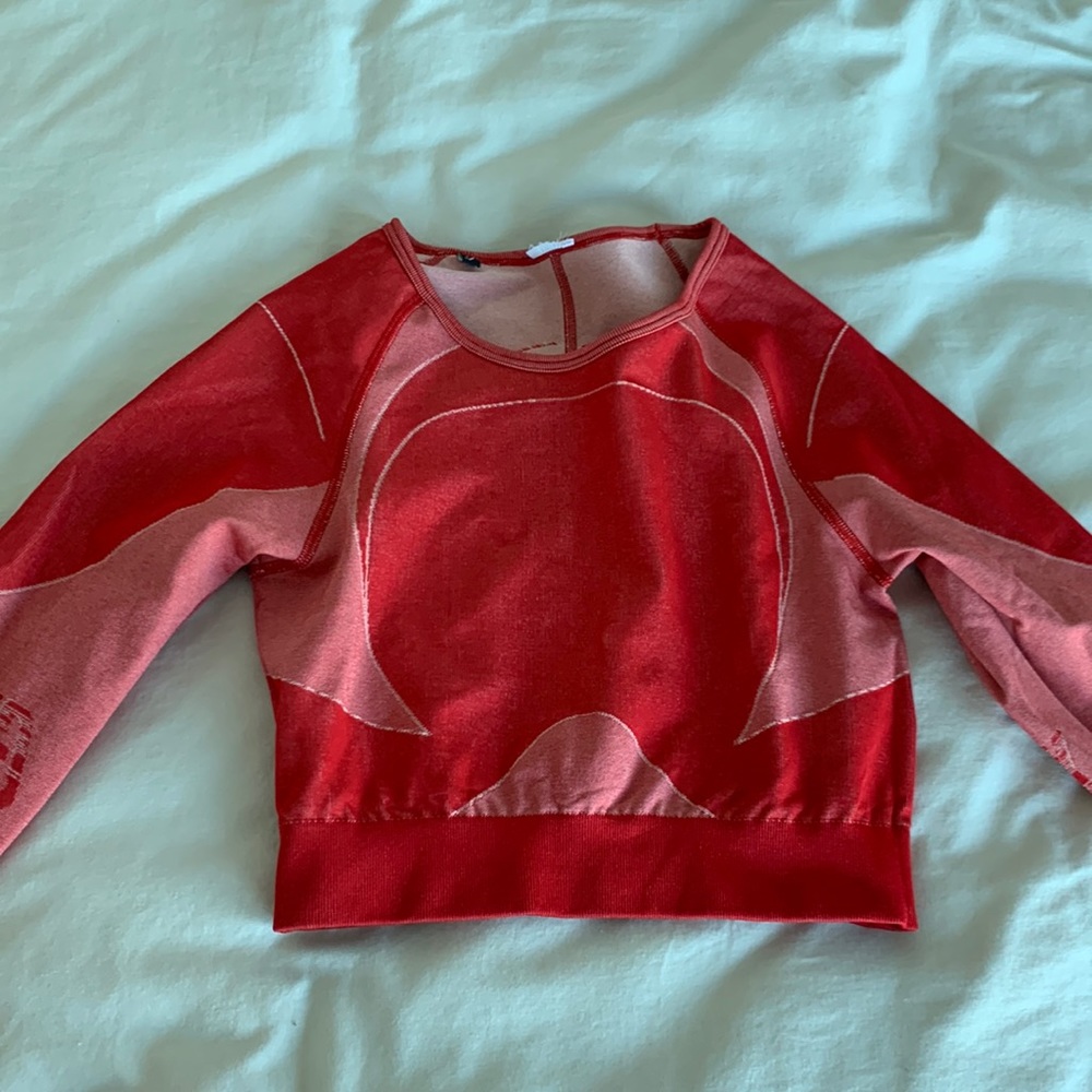 Red crop to -gymshark